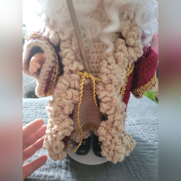 Santa Claus, knitted clothes,,no hat, beautiful detail in clothes. - Picture 6 of 7